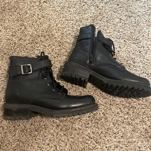 Buckle black boots